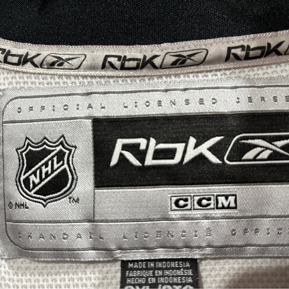 Chicago Blackhawks NHL White Jersey with Multicolor Logo - Picture 4 of 4